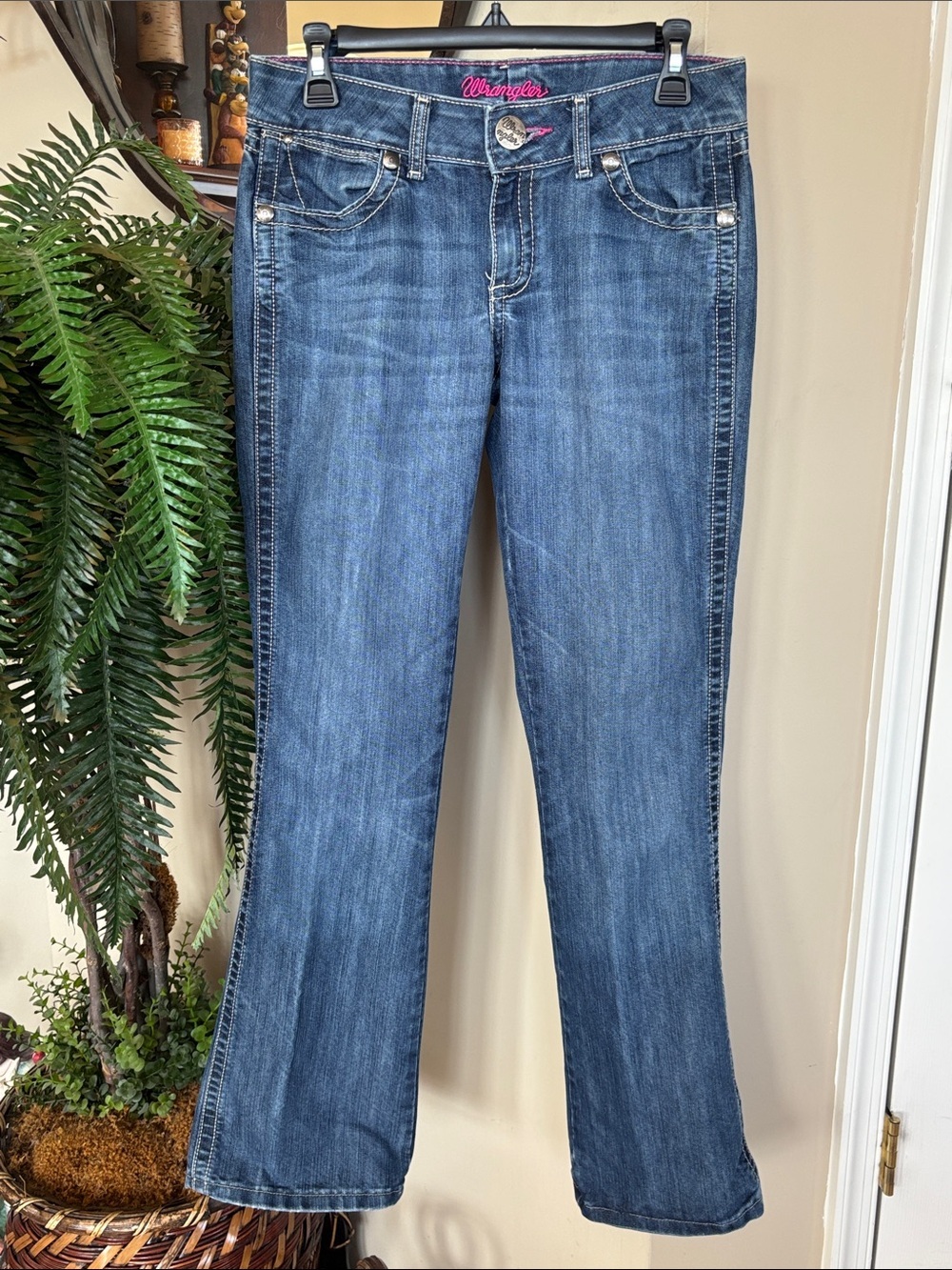 Wrangler Boot Cut Jeans Mid Blue Wash Western Denim 5-Pocket Embellished Rivets - Picture 2 of 13